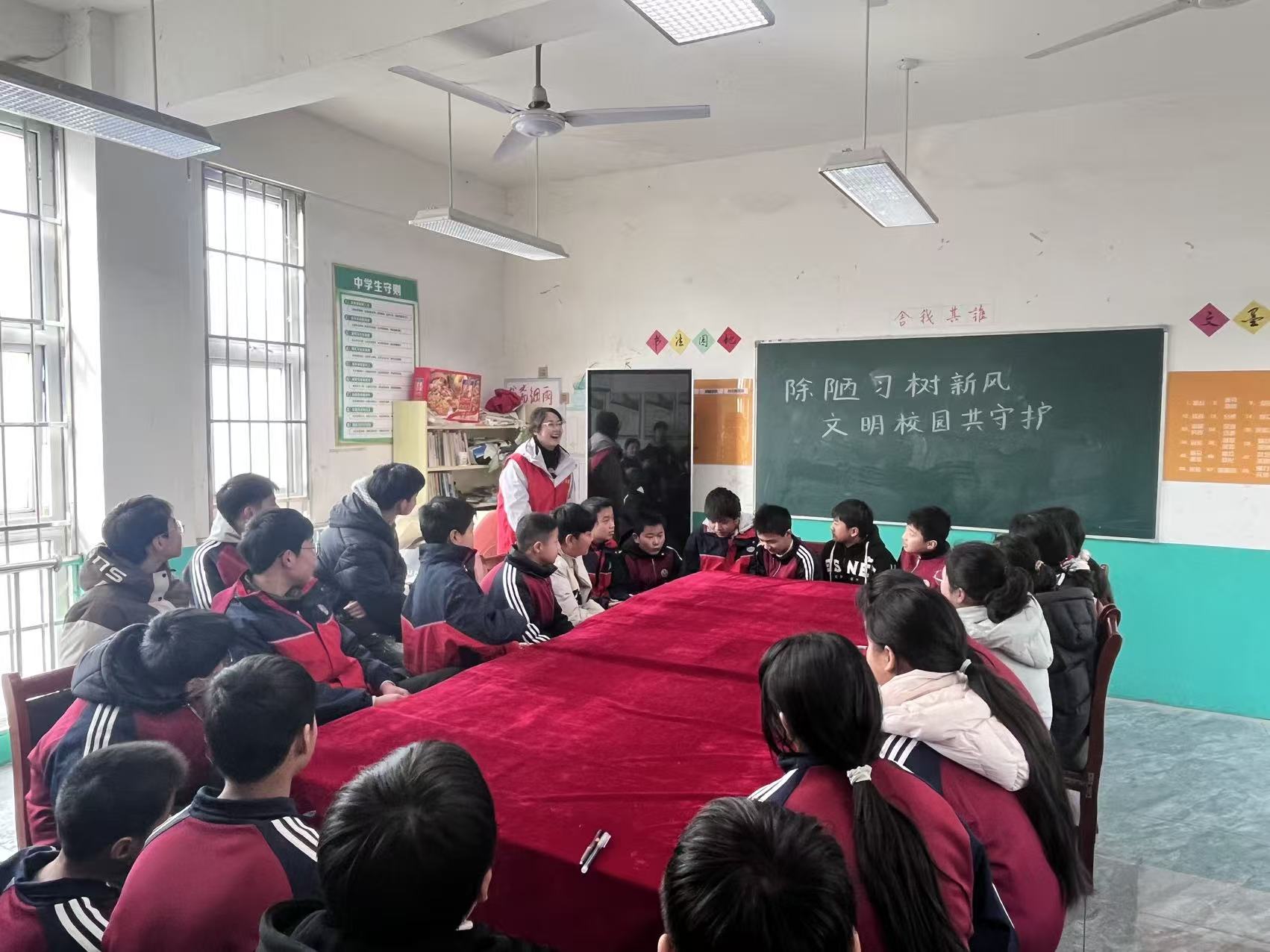 桐柏县平氏镇：理论润心筑新风 安全护航伴成长