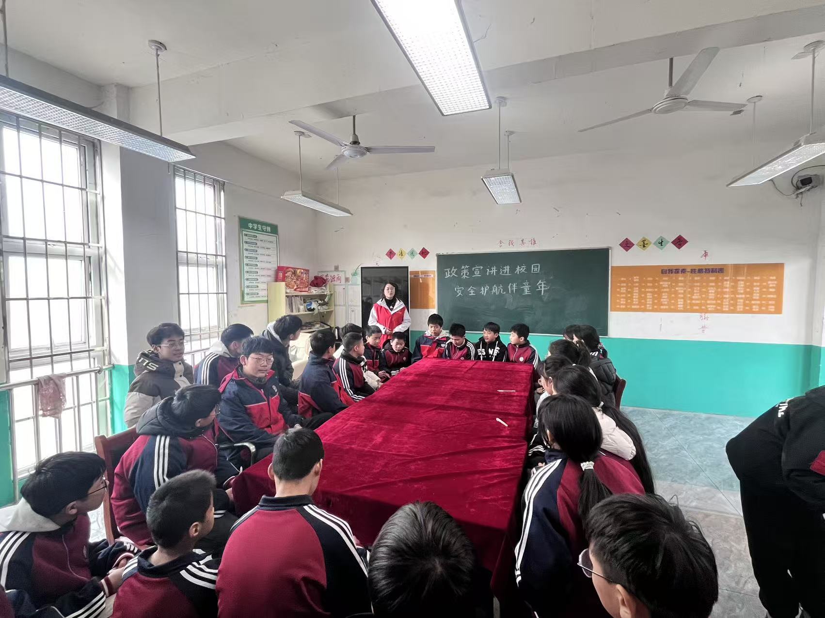 桐柏县平氏镇：理论润心筑新风 安全护航伴成长