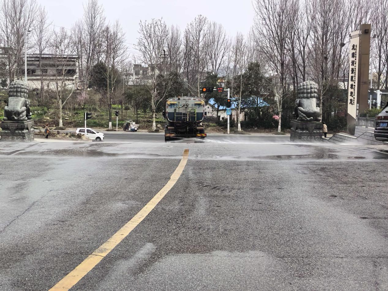 多部门联动+干群同心筑牢生态屏障 ----桐柏县龙潭河景区开展生态环境专项清理行动