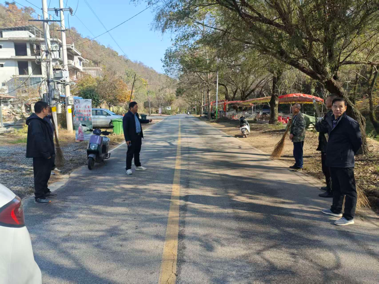 多部门联动+干群同心筑牢生态屏障 ----桐柏县龙潭河景区开展生态环境专项清理行动