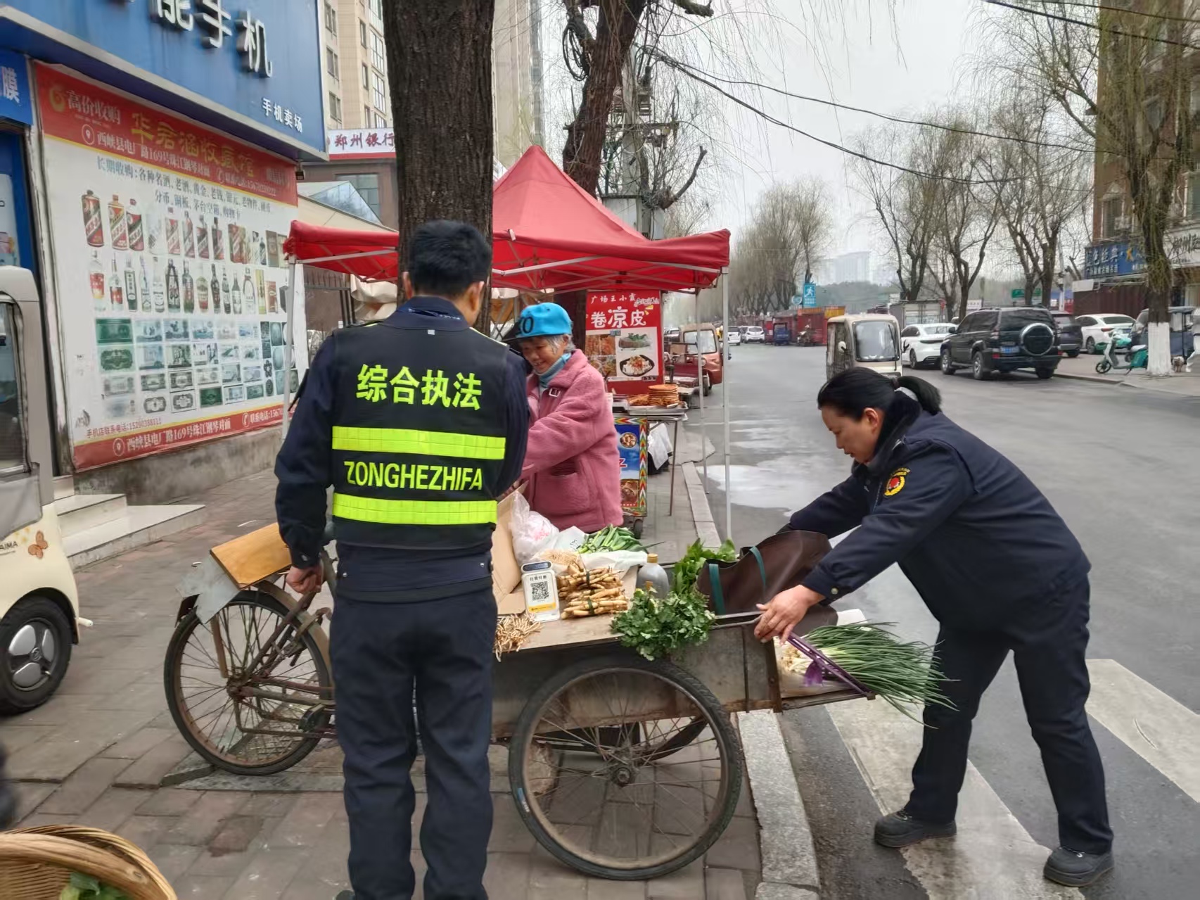 西峡县城管局：聚焦“三大秩序”深耕细作，绘就春日“文明画卷”