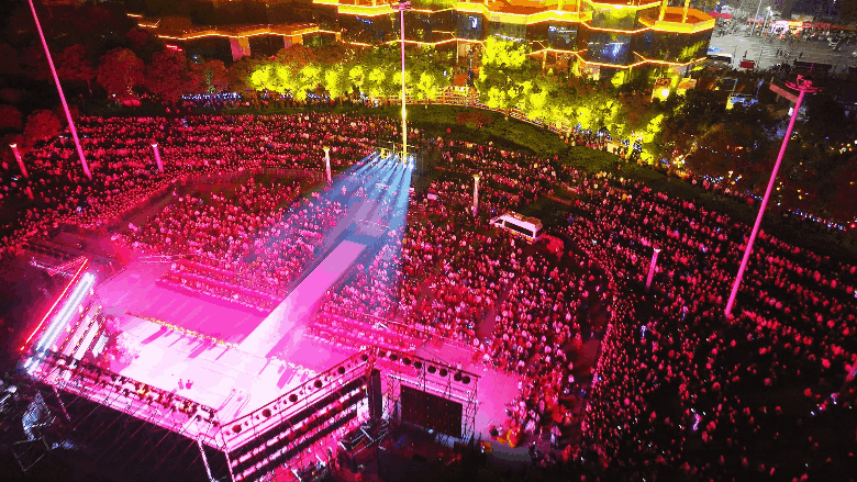 春夜新野 花漾笙歌<br>——新野县2026年春季赏花旅游季暨文旅促消费活动<br>开幕式文艺晚会掠影 春夜新野 花漾笙歌<br>——新野县2026年春季赏花旅游季暨文旅促消费活动<br>开幕式文艺晚会掠影