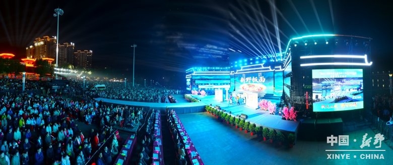 春夜新野 花漾笙歌<br>——新野县2026年春季赏花旅游季暨文旅促消费活动<br>开幕式文艺晚会掠影 春夜新野 花漾笙歌<br>——新野县2026年春季赏花旅游季暨文旅促消费活动<br>开幕式文艺晚会掠影