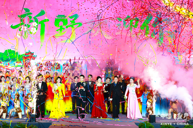 春夜新野 花漾笙歌<br>——新野县2026年春季赏花旅游季暨文旅促消费活动<br>开幕式文艺晚会掠影 春夜新野 花漾笙歌<br>——新野县2026年春季赏花旅游季暨文旅促消费活动<br>开幕式文艺晚会掠影