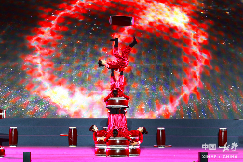 春夜新野 花漾笙歌<br>——新野县2026年春季赏花旅游季暨文旅促消费活动<br>开幕式文艺晚会掠影 春夜新野 花漾笙歌<br>——新野县2026年春季赏花旅游季暨文旅促消费活动<br>开幕式文艺晚会掠影