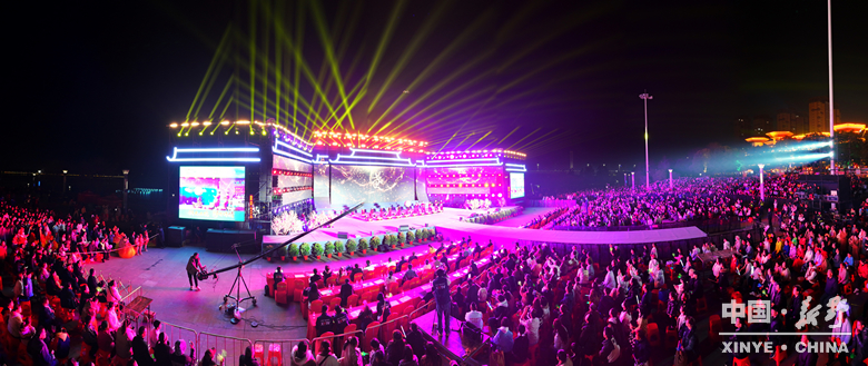 春夜新野 花漾笙歌<br>——新野县2026年春季赏花旅游季暨文旅促消费活动<br>开幕式文艺晚会掠影 春夜新野 花漾笙歌<br>——新野县2026年春季赏花旅游季暨文旅促消费活动<br>开幕式文艺晚会掠影