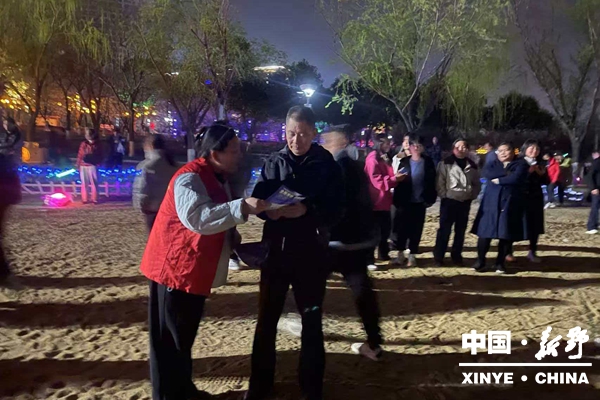 汉城街道：赏花人潮中的“护花使者”