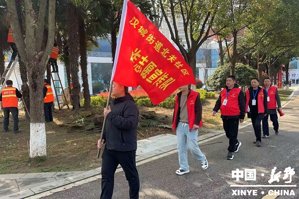 汉城街道：赏花人潮中的“护花使者”