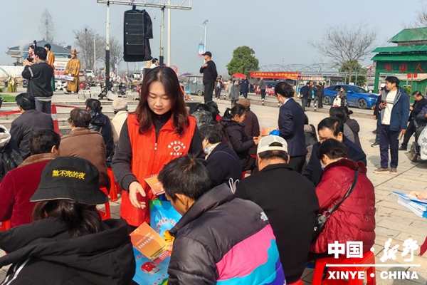 县司法局：桃花节里普法忙 法治春风润民心