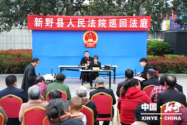 庭审搬到广场上 给消费维权打个样——县人民法院巡回审理一起产品责任纠纷案