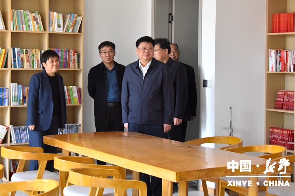 县政府县长李文鹏调研文化产业发展情况