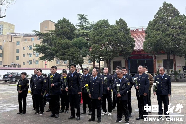 县市场监督管理局开展烈士陵园扫墓祭奠活动