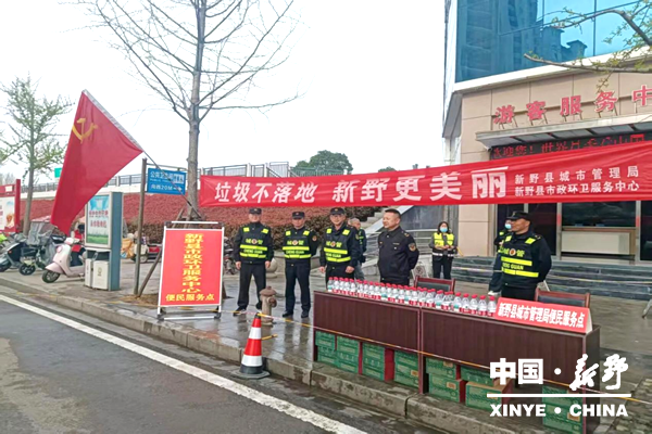 市民点赞：新野的郁金香美，花海里的“城管蓝”更美