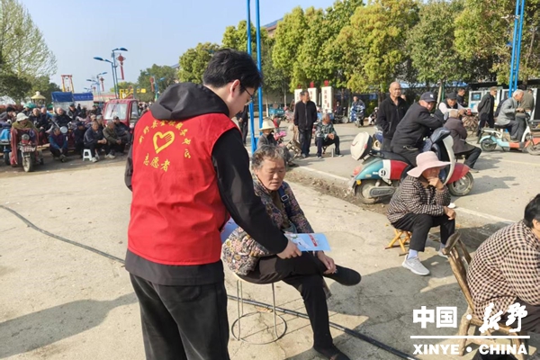 县金融工作服务中心党支部开展主题党日活动