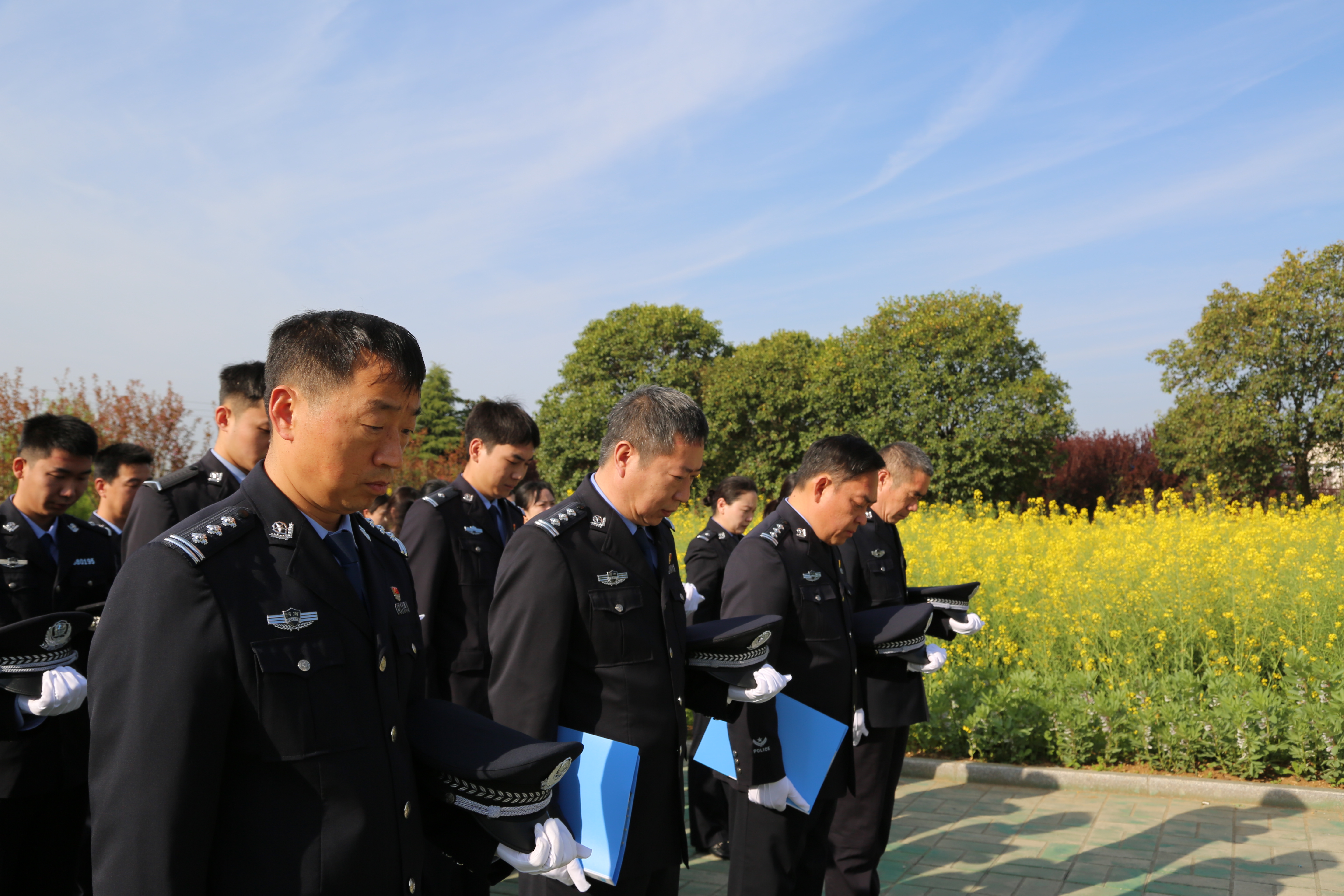 【致敬·缅怀·奋进】镇平县公安局开展清明祭奠英烈活动