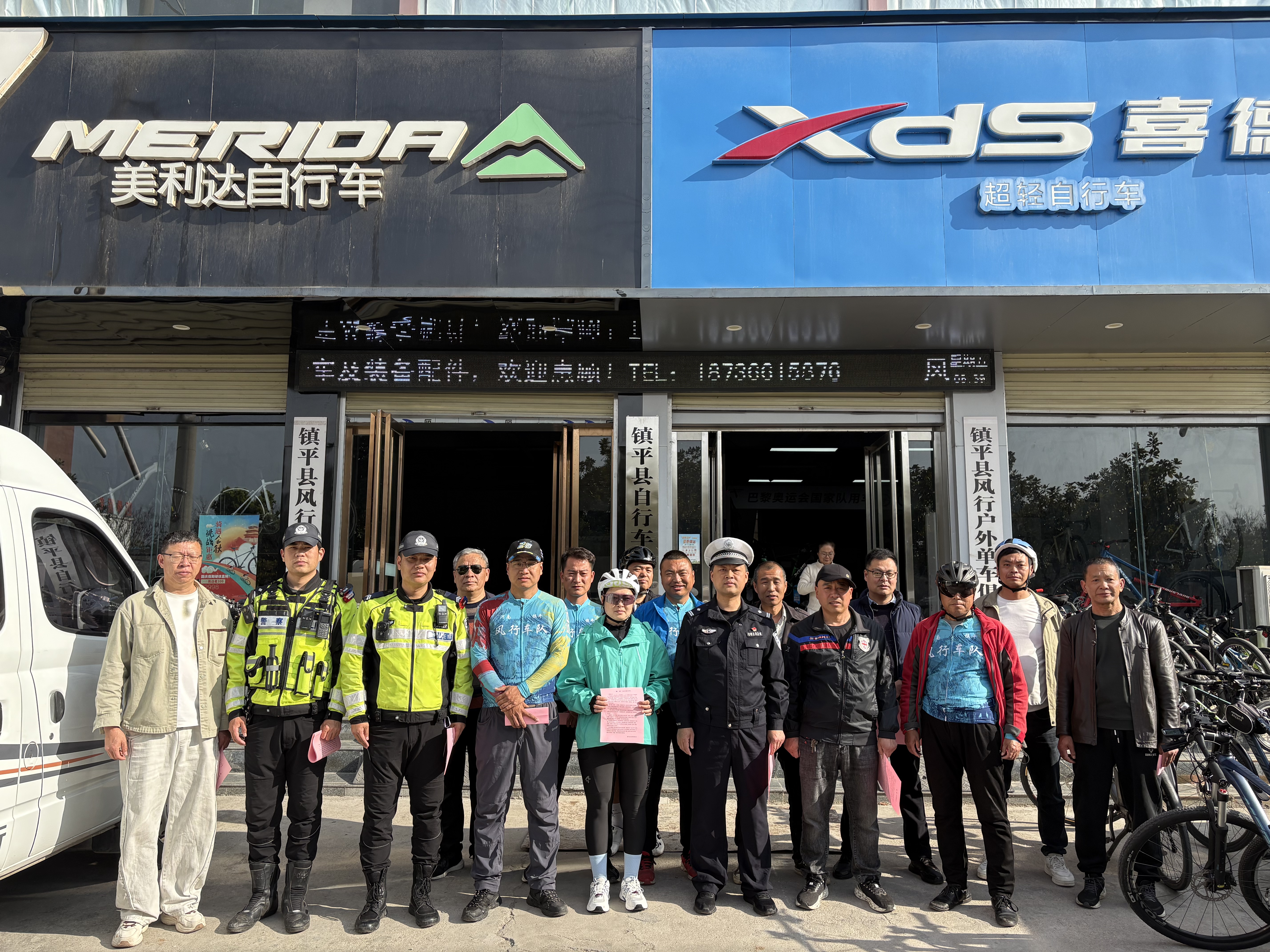 春日骑行享春光 安全护航不松懈！镇平交警走进骑行协会宣讲交通安全