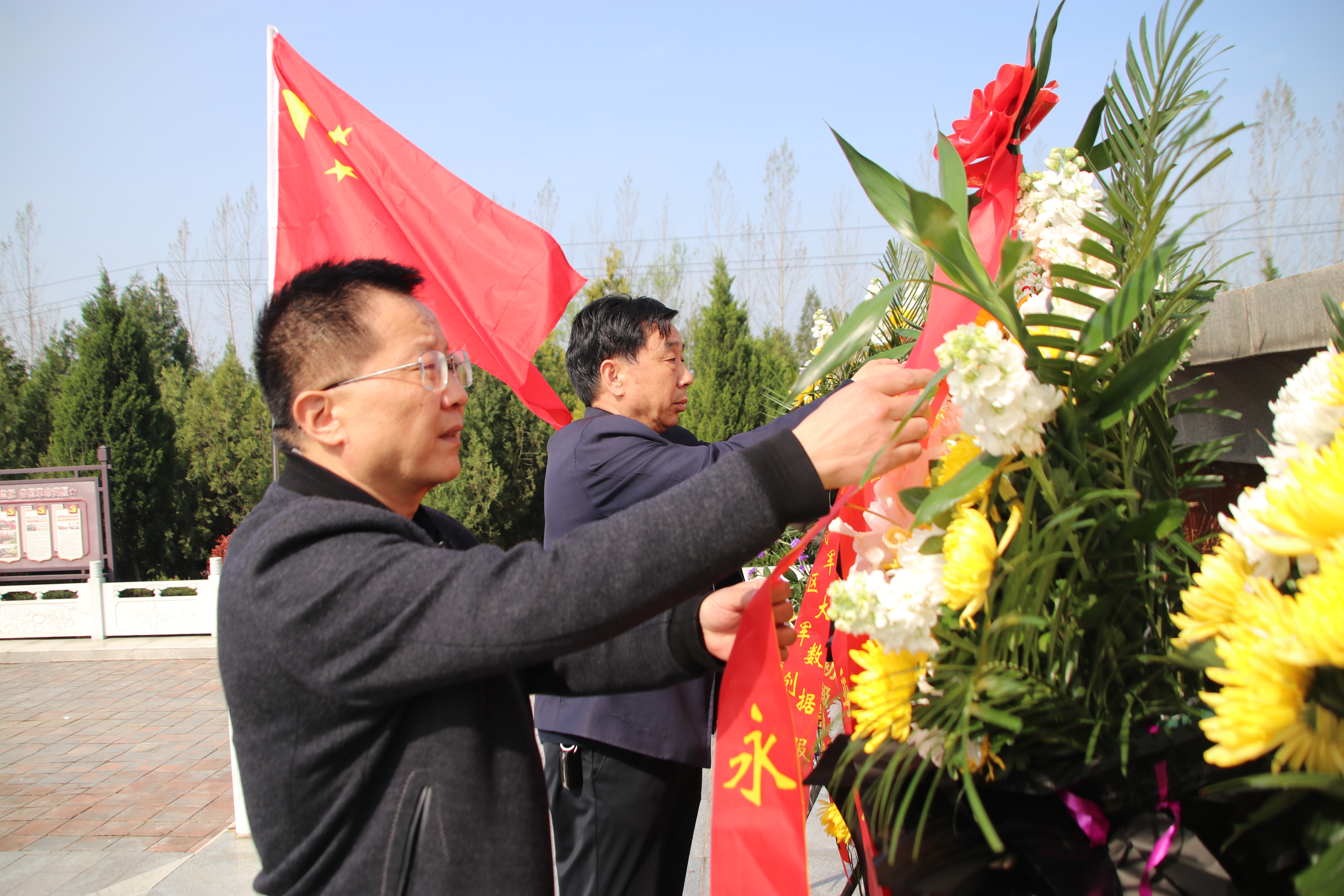 缅怀先烈守初心 实干担当促提升——南阳市宛城区退役军人事务局组织“追寻·2026·清明祭英烈”活动 缅怀先烈守初心 实干担当促提升——南阳市宛城区退役军人事务局组织“追寻·2026·清明祭英烈”活动