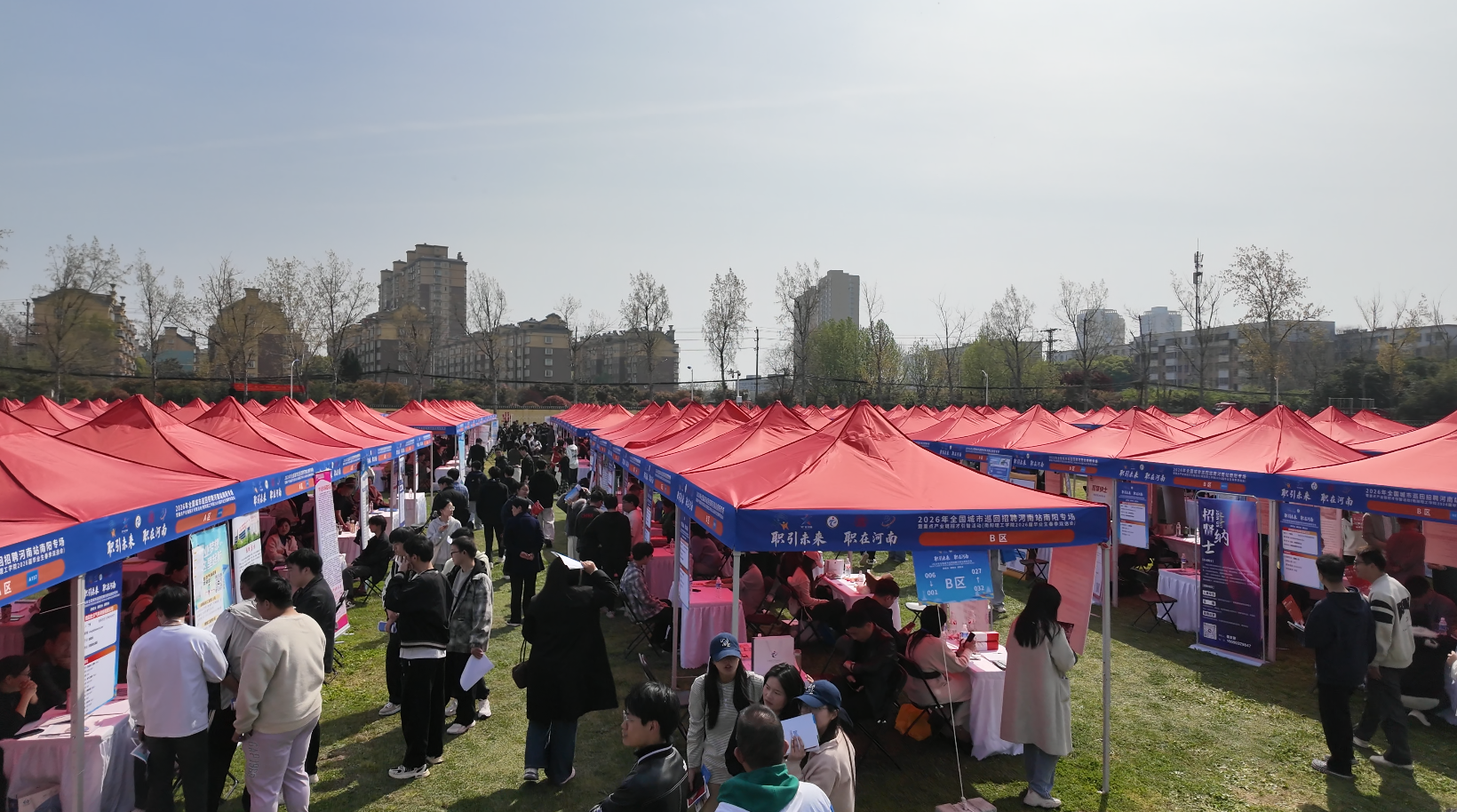 2026年南阳市“迎老乡 回故乡 建家乡”活动专场招聘会成功举办 2026年南阳市“迎老乡 回故乡 建家乡”活动专场招聘会成功举办