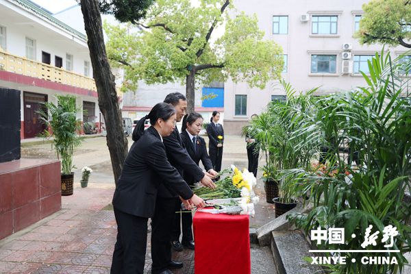 县人民法院开展清明节缅怀革命先烈活动 县人民法院开展清明节缅怀革命先烈活动