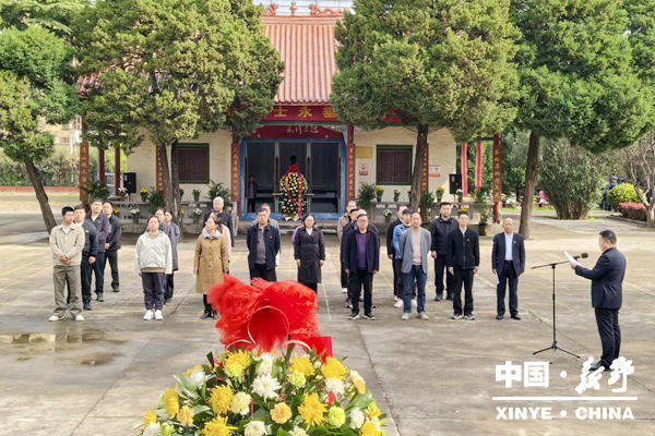 县退役军人事务局举行清明祭扫活动