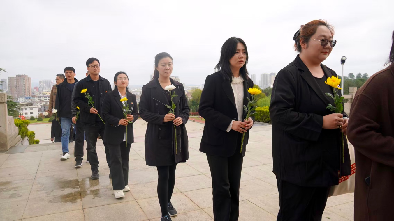 南阳市国动办开展清明节主题党日联建活动 追寻红色足迹 筑牢清廉根基 勇担国动使命 南阳市国动办开展清明节主题党日联建活动 追寻红色足迹 筑牢清廉根基 勇担国动使命