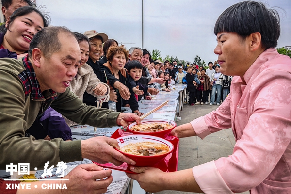 新野县举办2026年“万人共品一碗面”活动 新野县举办2026年“万人共品一碗面”活动