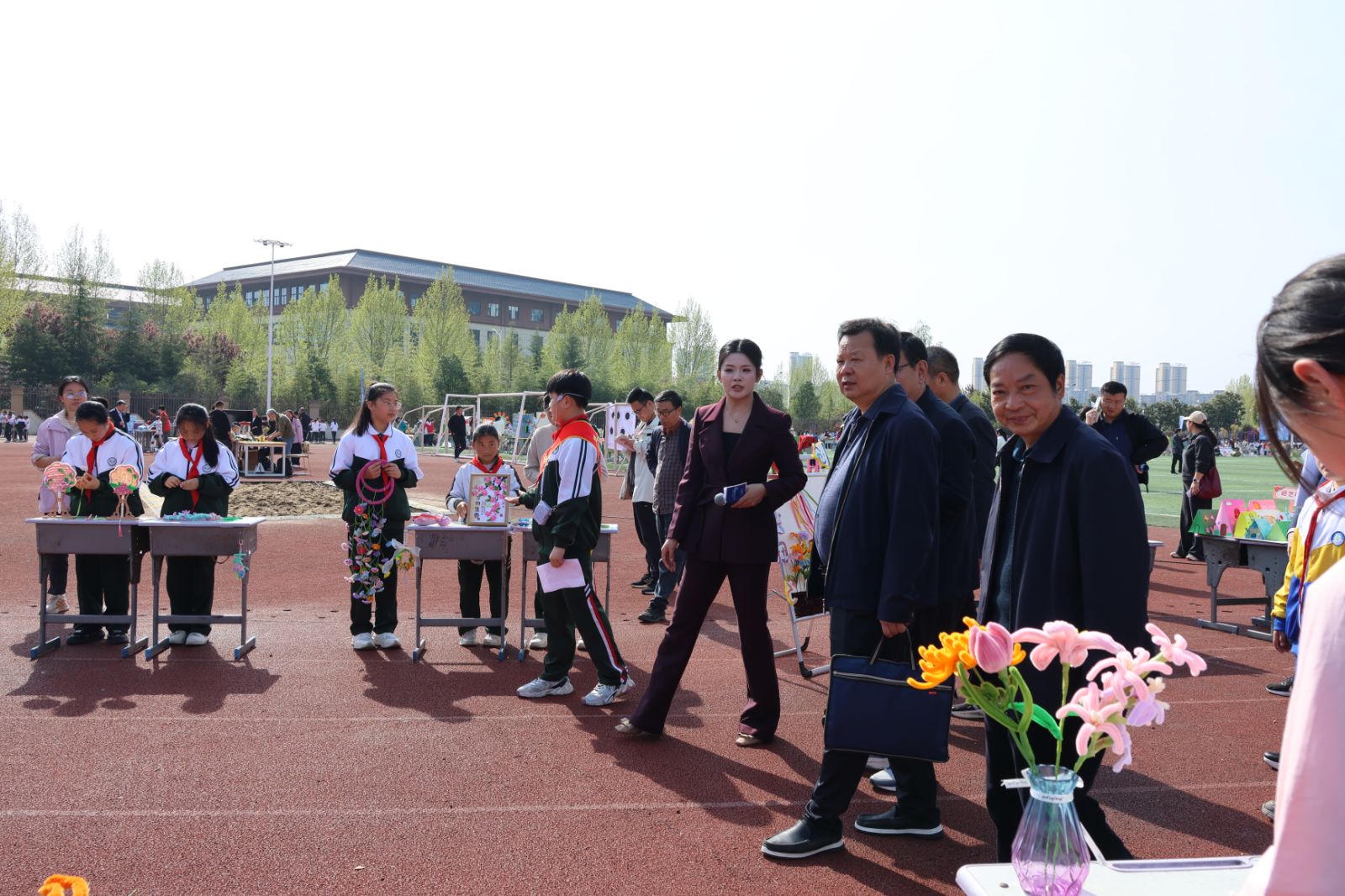 让科技创新的火种在学生心中点燃 让科技创新的火种在学生心中点燃