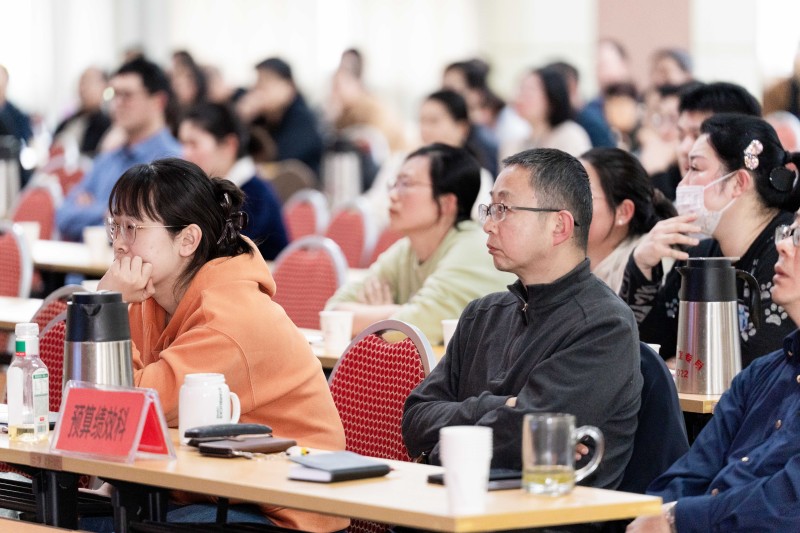 南阳市财政局组织开展清明节缅怀革命先烈观影主题活动 南阳市财政局组织开展清明节缅怀革命先烈观影主题活动