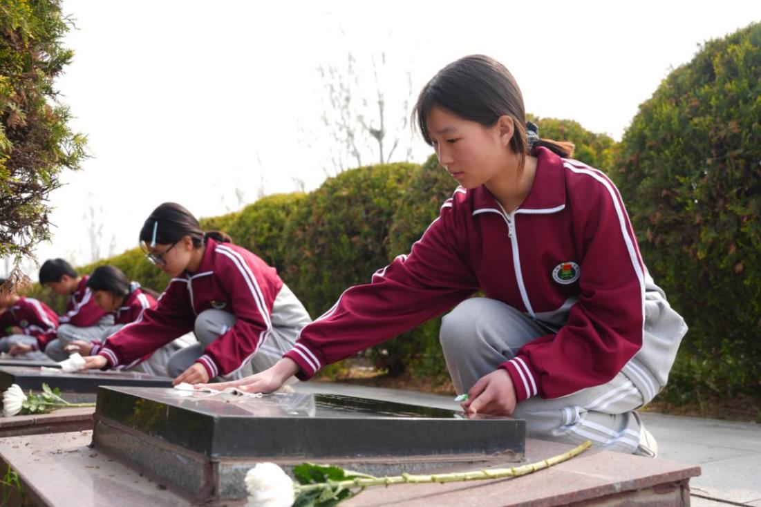 清明寄哀思 追思启新程——南阳市退役军人事务局开展清明祭英烈系列活动 清明寄哀思 追思启新程——南阳市退役军人事务局开展清明祭英烈系列活动