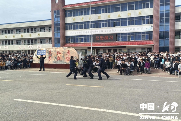 送法进校园 反恐护平安——溧河铺司法所联合派出所开展法治宣传暨反恐演练活动