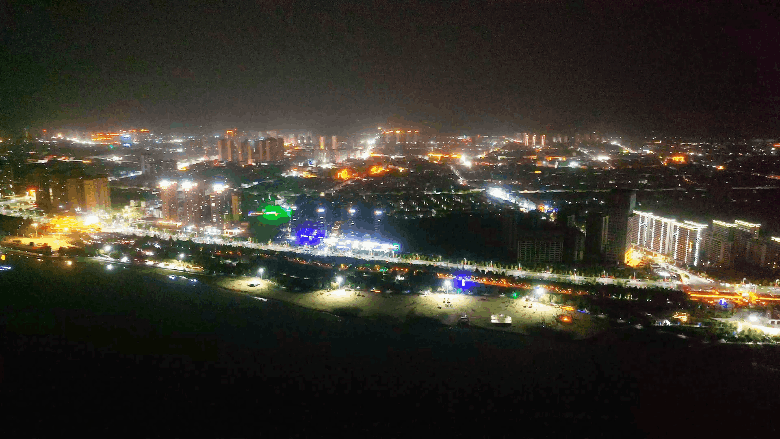 游尽欢，夜未央；盼来年，再重逢