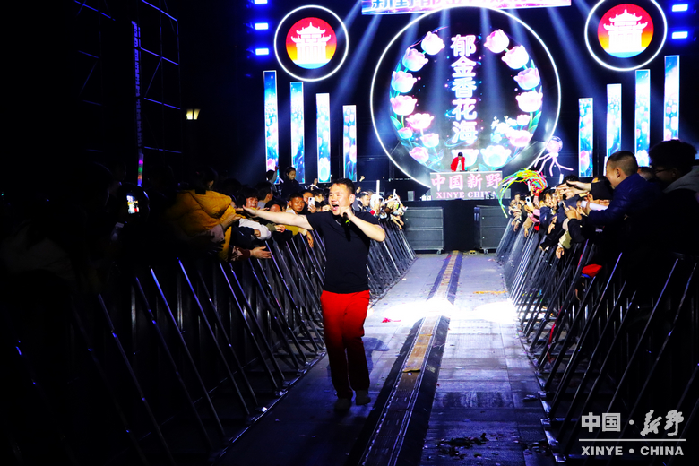 游尽欢，夜未央；盼来年，再重逢