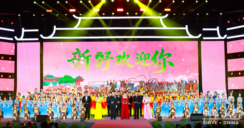 游尽欢，夜未央；盼来年，再重逢