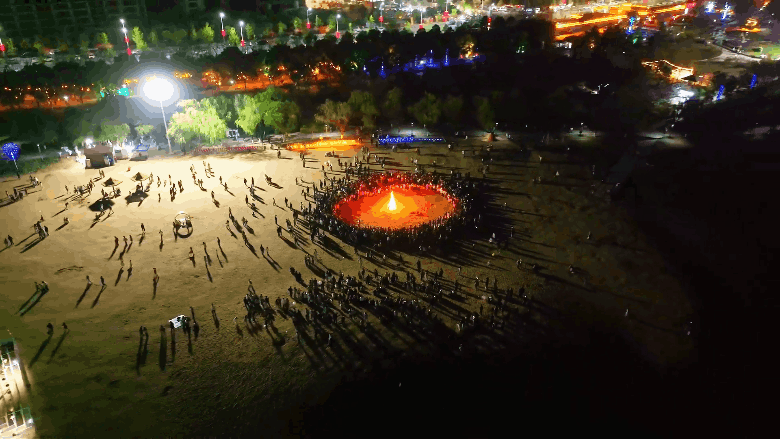 游尽欢，夜未央；盼来年，再重逢