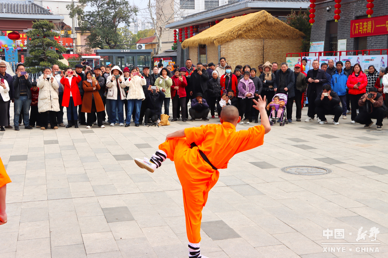 游尽欢，夜未央；盼来年，再重逢
