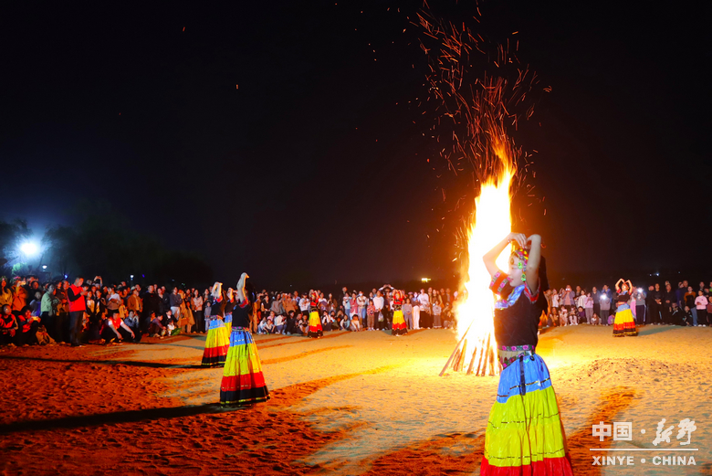 游尽欢，夜未央；盼来年，再重逢