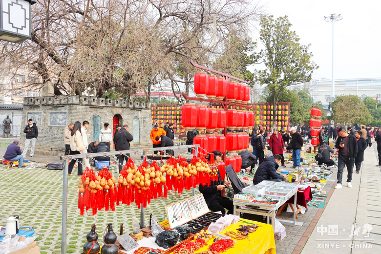 游尽欢，夜未央；盼来年，再重逢