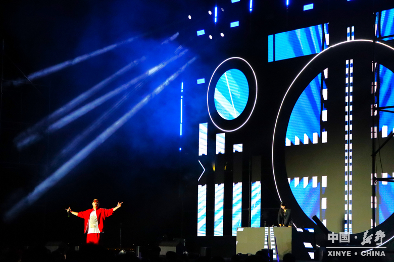 游尽欢，夜未央；盼来年，再重逢