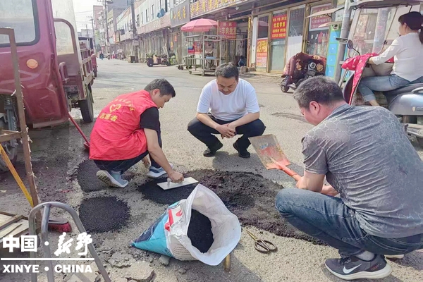 汉城街道：俯身补路 蹲守温情