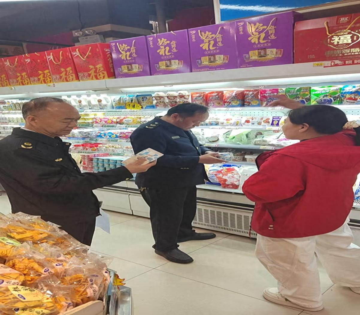 卧龙区靳岗街道：开展食品安全检查筑牢食品安全防线