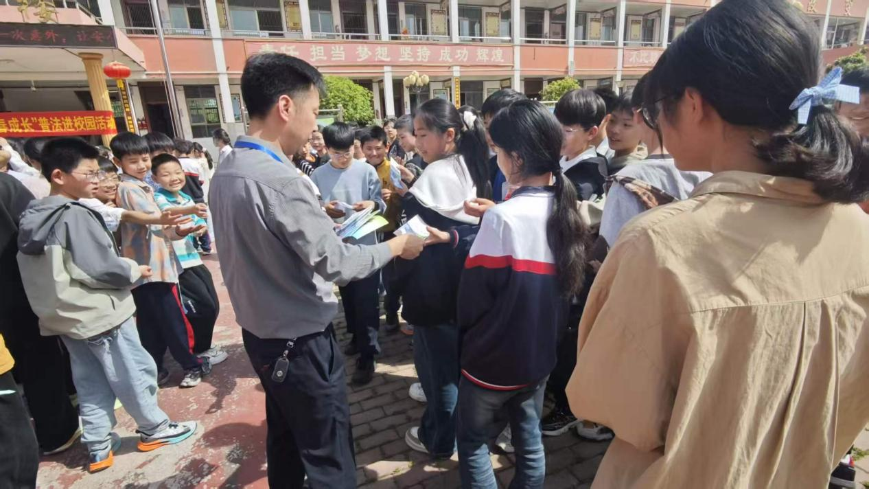 桐柏县平氏镇：普法进校园  护航青春成长