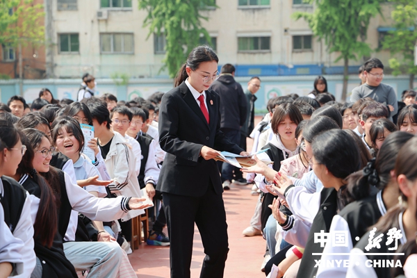 县人民法院：法治护航青春 民法“典”亮校园