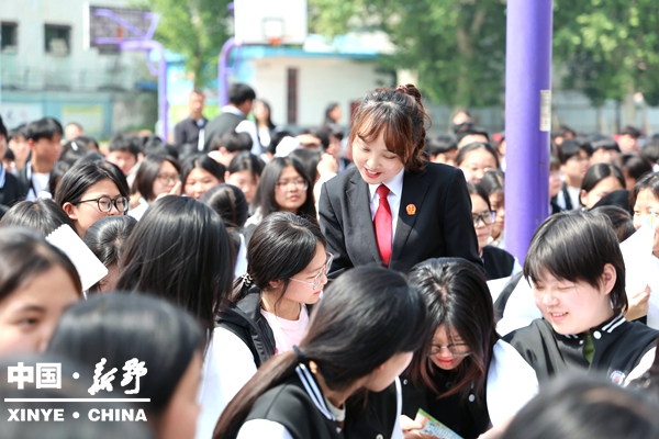 县人民法院：法治护航青春 民法“典”亮校园