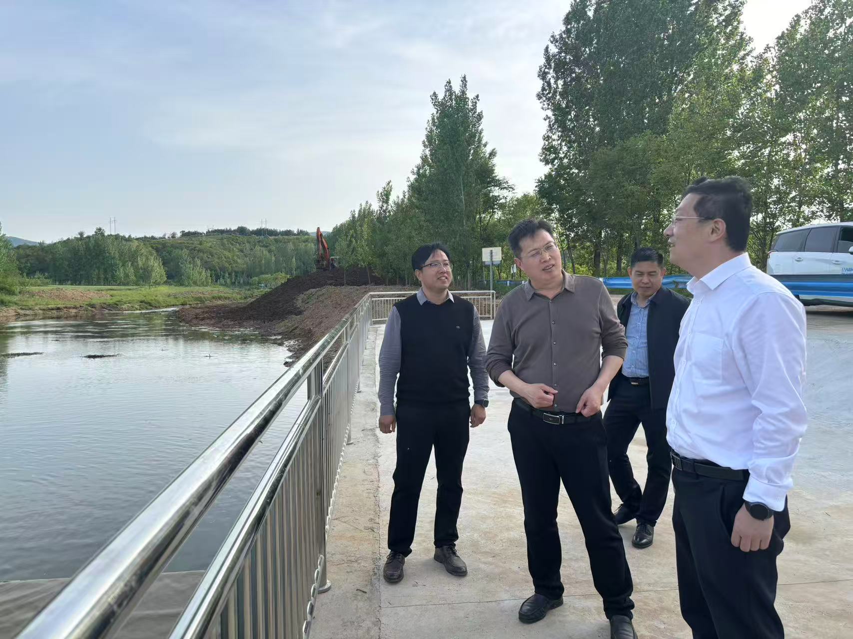 顾理到黄水河（内乡段）巡河    