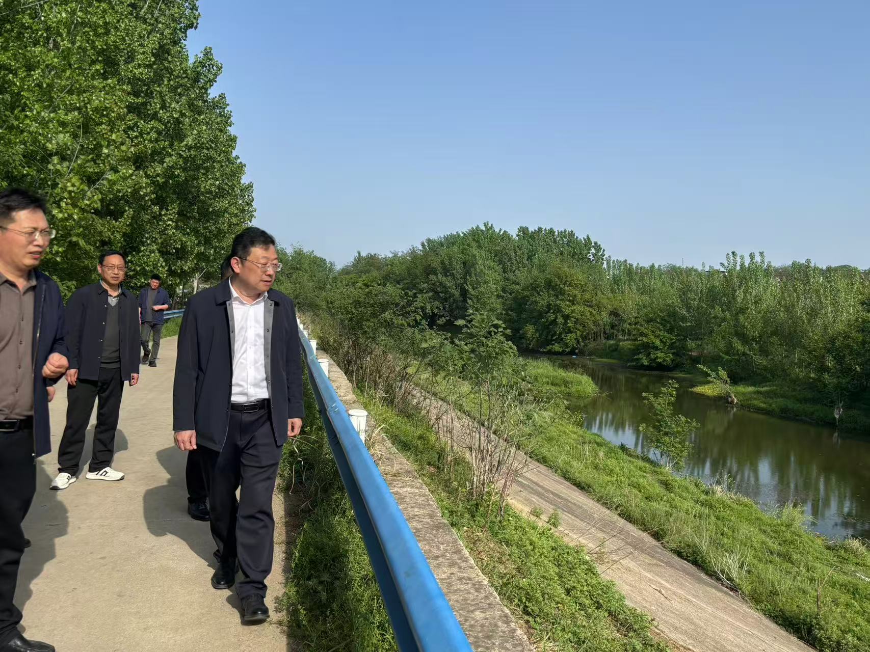 顾理到黄水河（内乡段）巡河    