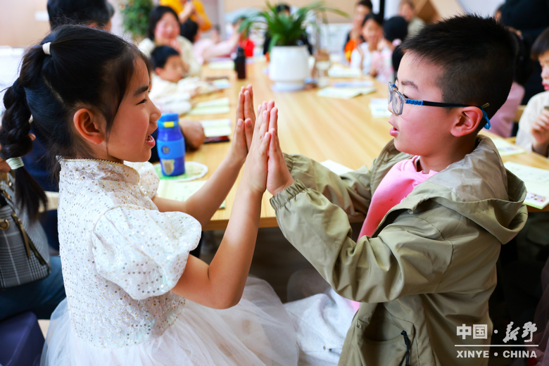 四月，在新野读一本书