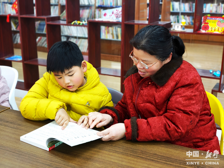 四月，在新野读一本书