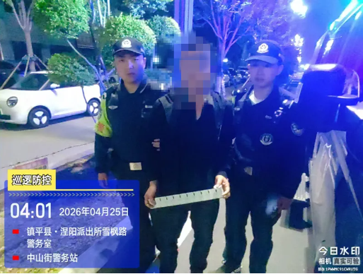 深夜街头的“小动作”