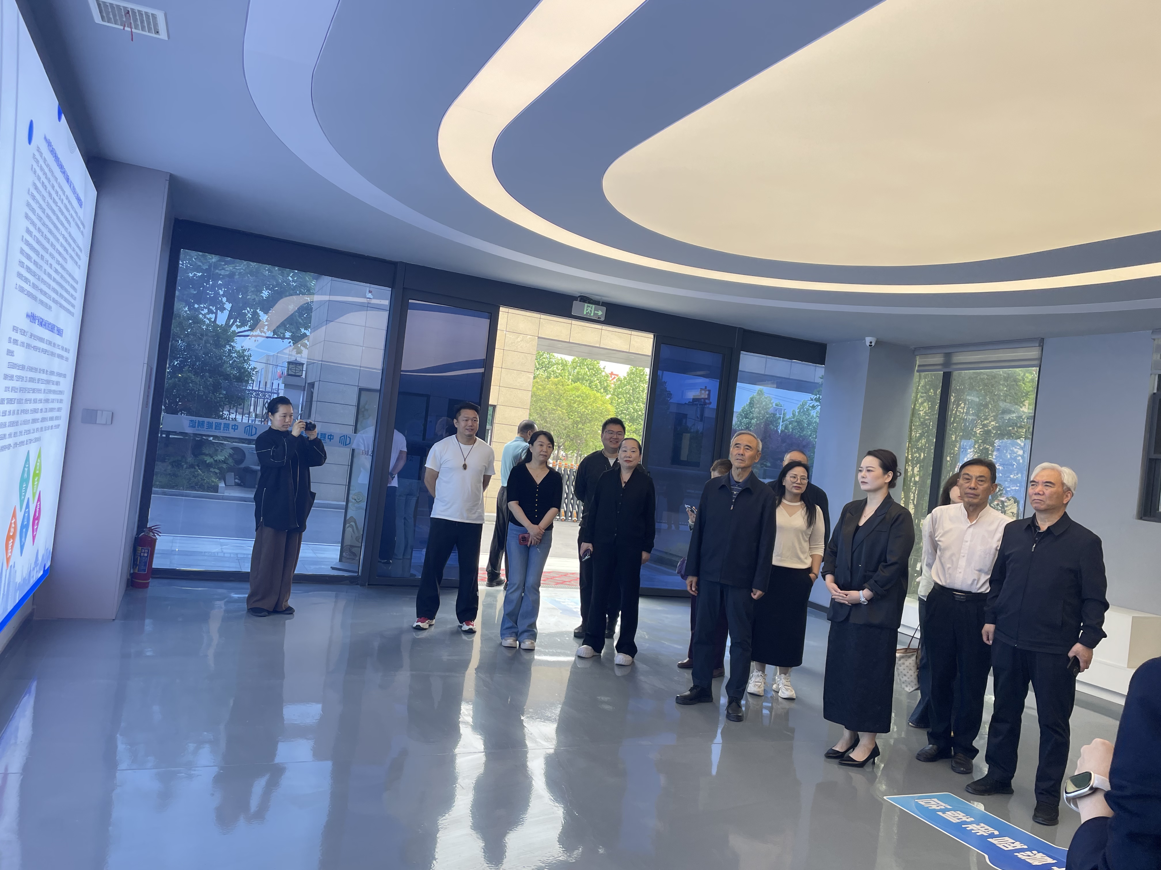 河南省工艺美术行业协会玉雕艺术工作委员会工作会议在镇平县召开