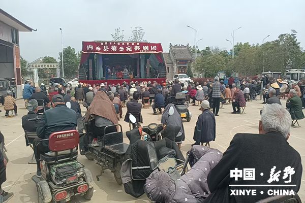 上港乡“送戏下乡”以文化人 谱写文明建设新篇章
